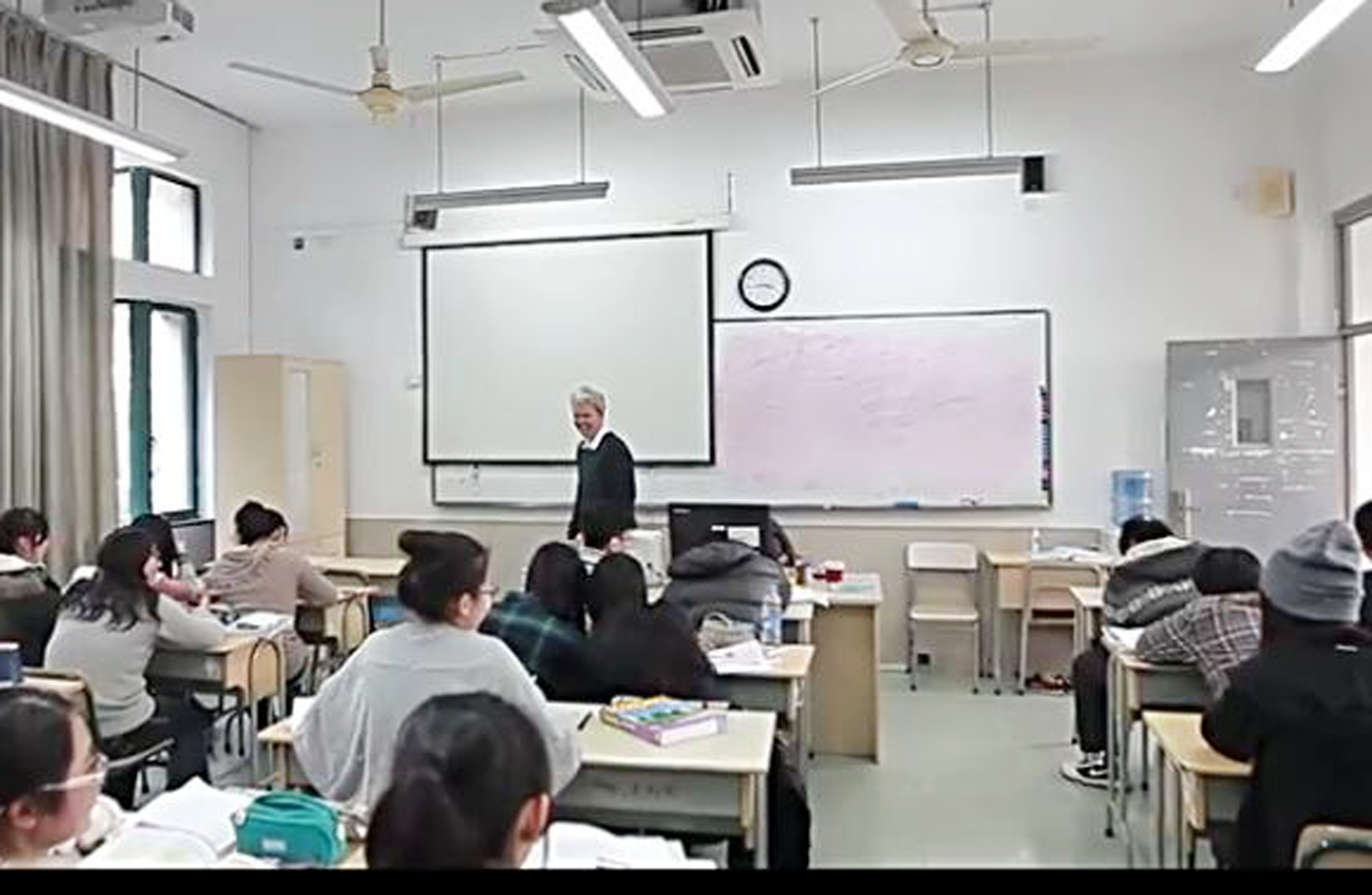 WE留学生-话题系列-国际班 vs. 美高：高中读什么？