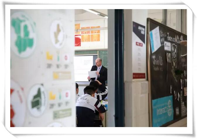 外教正在上课（偷听的视角）