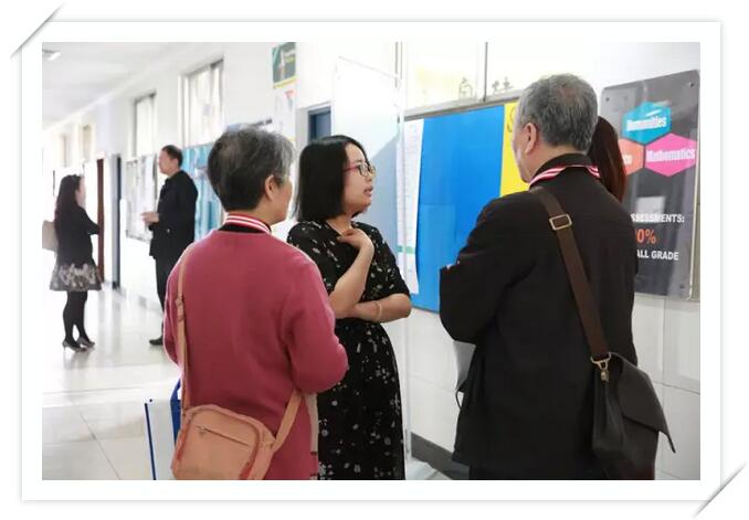 家长与成外AP的班主任、升学老师交流