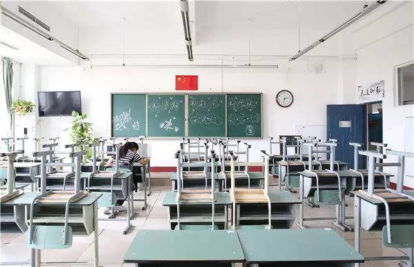 干净清爽的教室